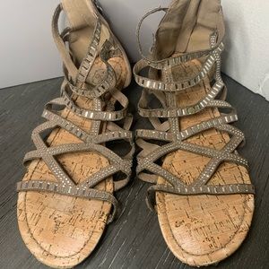 Daisy Fuentes, Size 10, Tan color with rhinestones